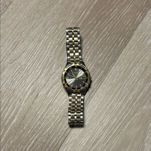 Vintage Seiko 7N43-7098 Gold and Silver Watch